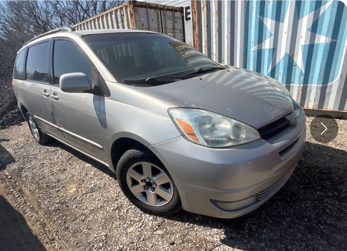 2004 TOYOTA SIENNA