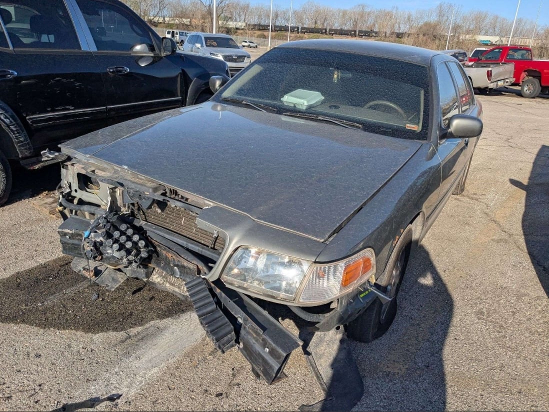 2003 FORD CROWN VICTORIA