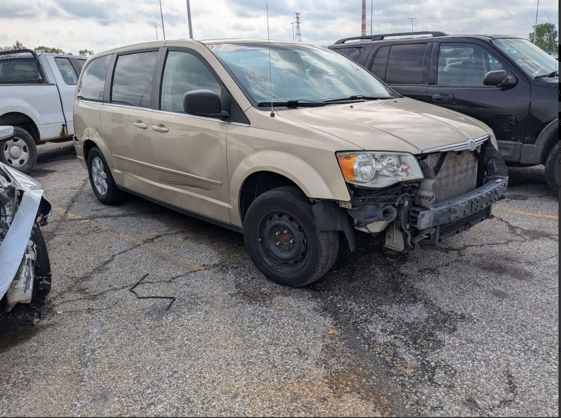 2010 CHRYSLER TOWN AND COUNTRY