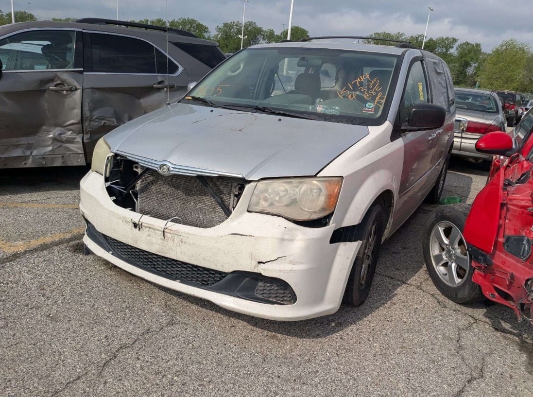 2010 CHRYSLER TOWN AND COUNTRY
