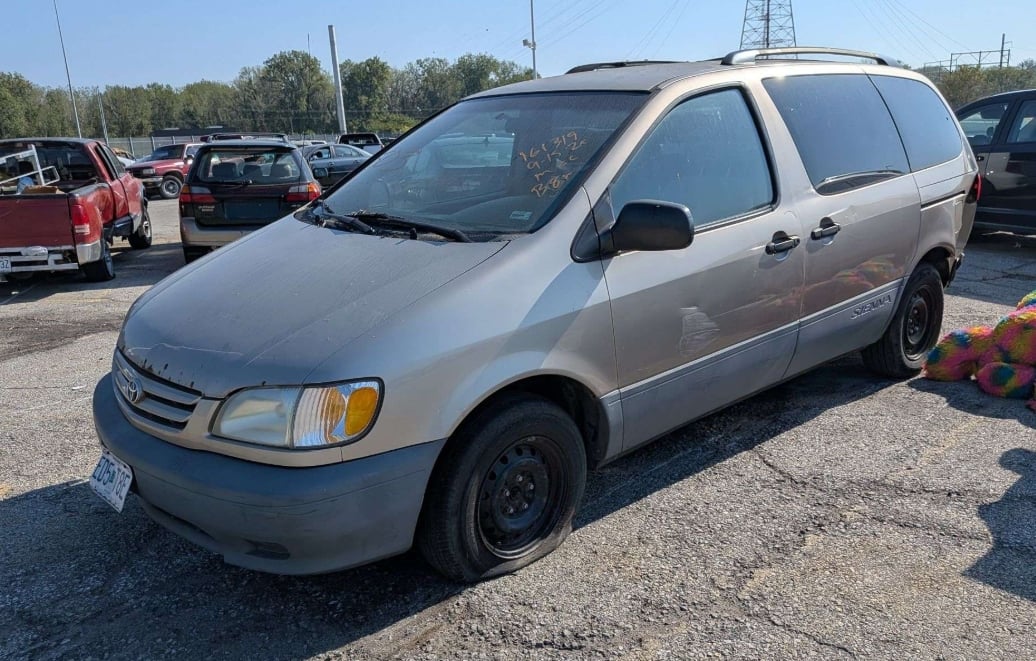 2003 TOYOTA SIENNA
